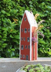  T19 Holzhaus mit Halterung für Trockenblumen H 36cm B 10cm T 8cm 35,90€