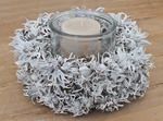 W4 Tischkranz Haselnuss Maße Kranz: Ø25cm Höhe 11cm  Maße Glas: Ø12cm Höhe 11,5cm Lieferung ohne Kerze